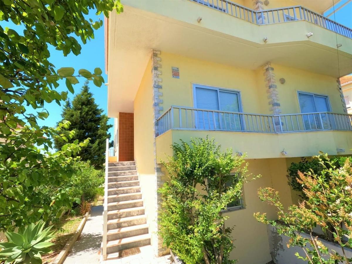 Apartment Caparica Cozy T2 With Pool Charneca Da Caparica Lisboa *
