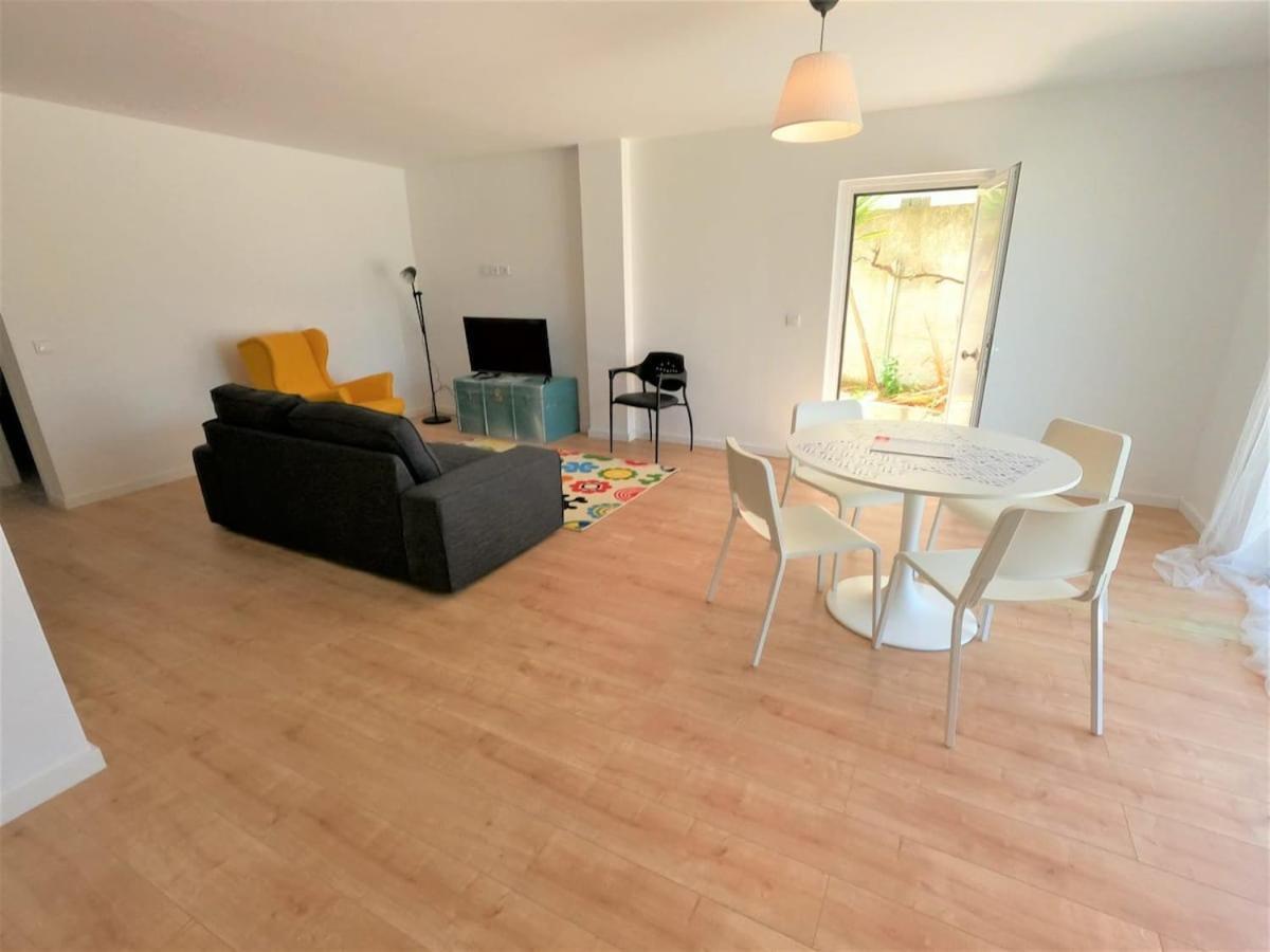 Apartment Caparica Cozy T2 With Pool Charneca Da Caparica Lisboa