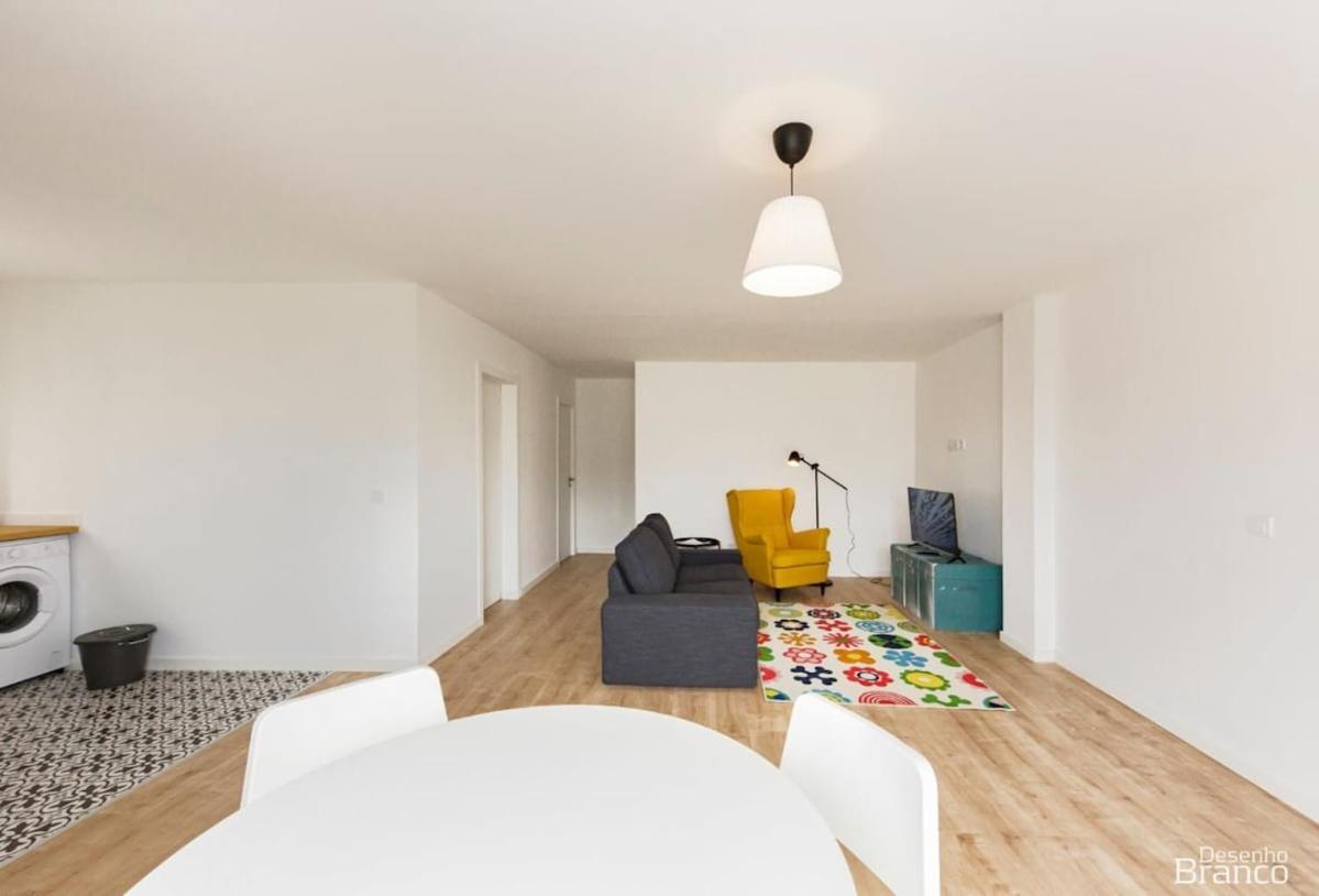 Apartment Caparica Cozy T2 With Pool Charneca Da Caparica Lisboa *